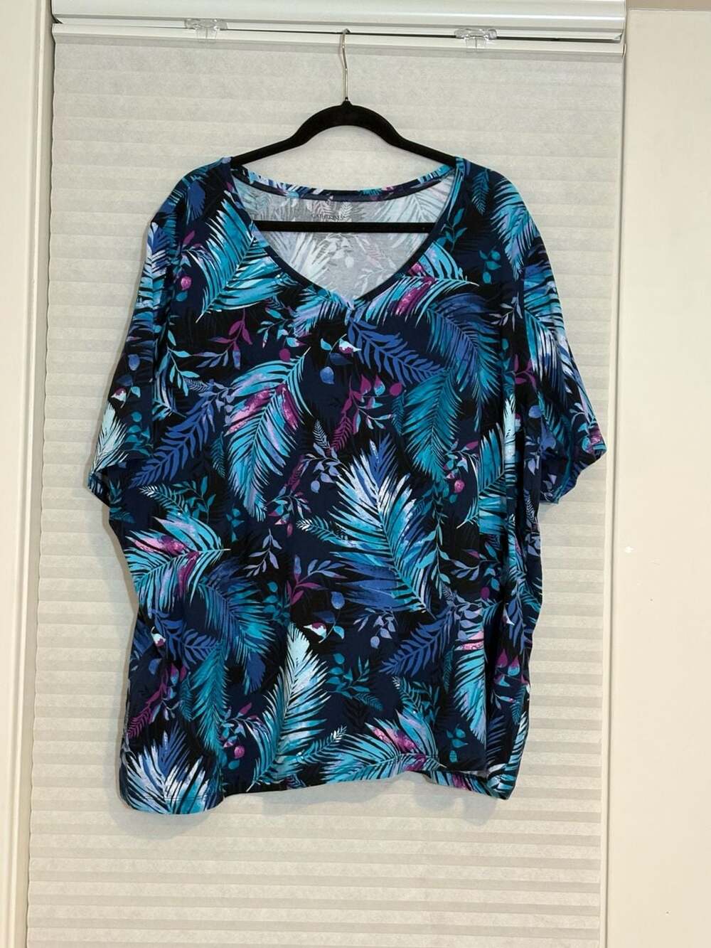 Catherines V-Neck T-Shirt Size 3X 26/28W Blue Tropical Leaf Print